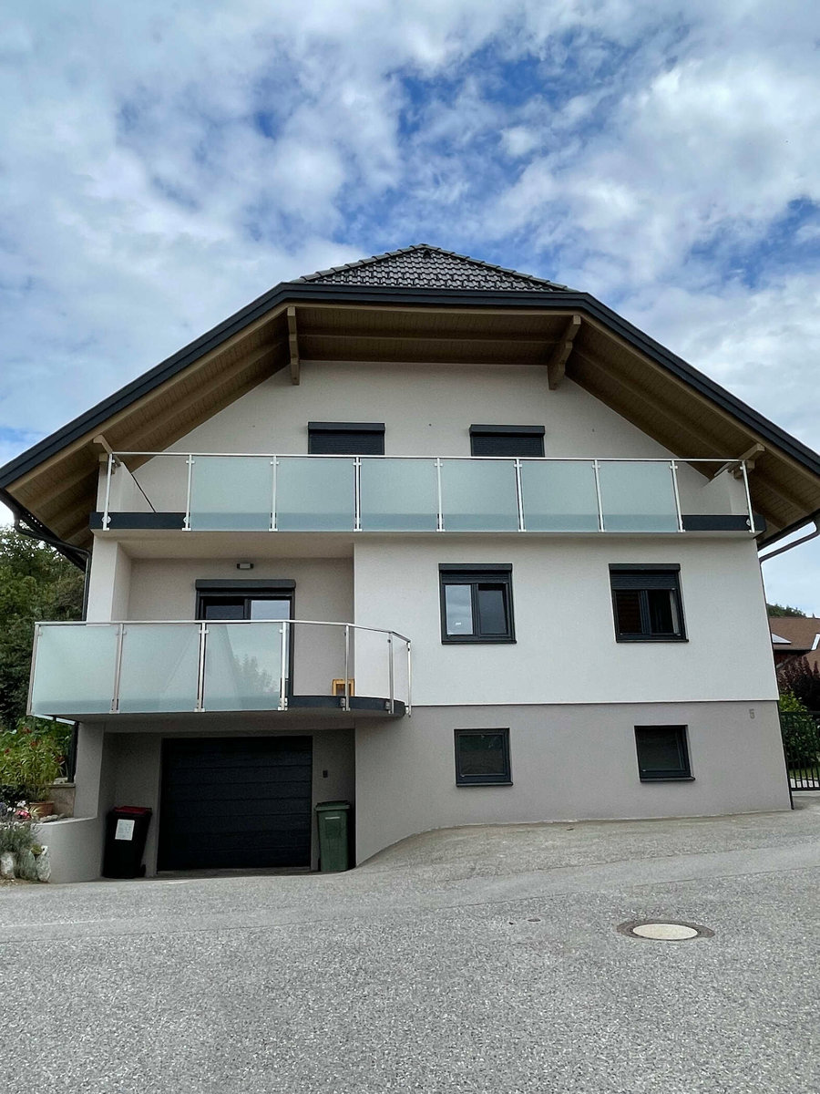 modernes zwei Familienhaus von TREND FASSADE